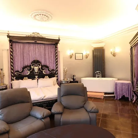 Ferndale Luxury Boutique Bed & Breakfast-3