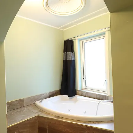 Ferndale Luxury Boutique Bed & Breakfast-2